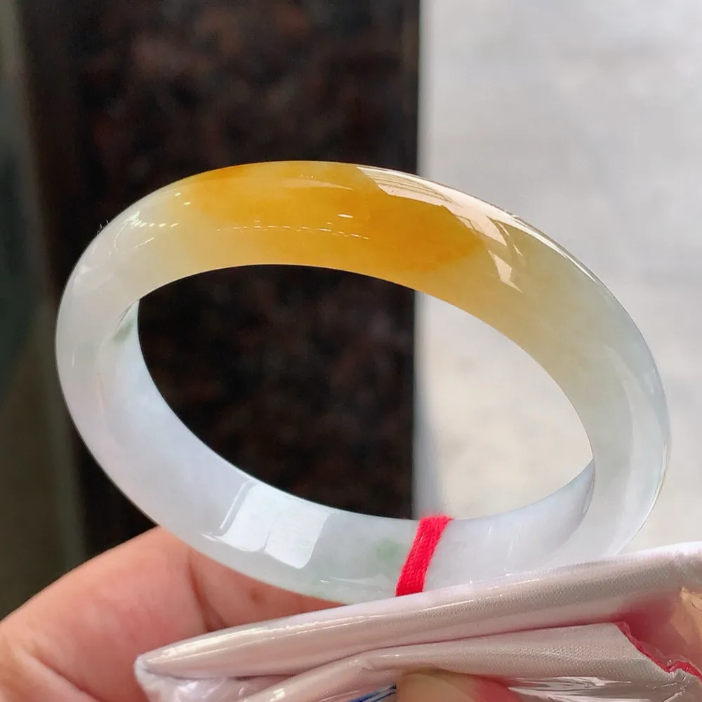 贵妃高冰黄翡飘花 无瑕 尺寸:55.1/46.4/11.5/7.2 种色俱佳