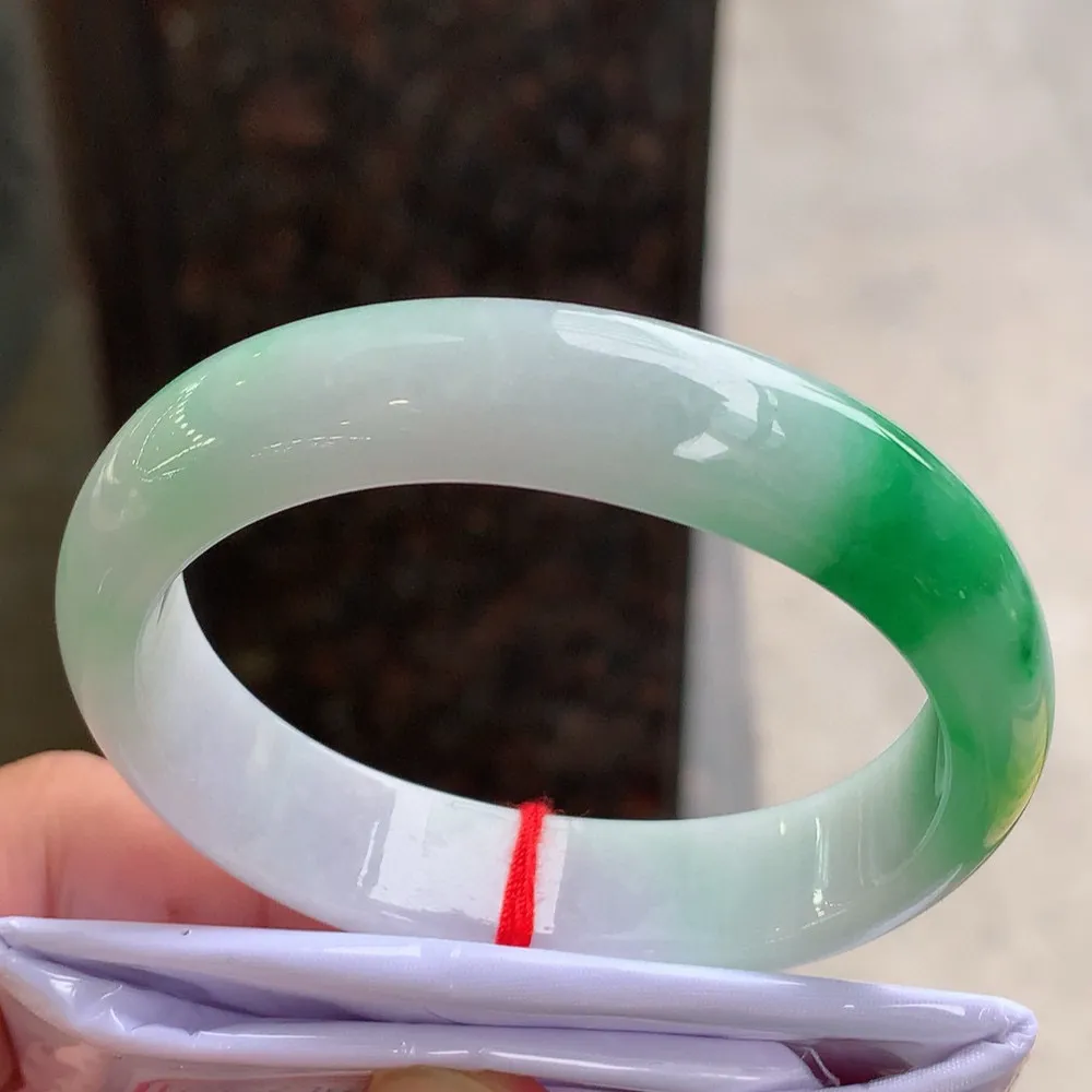 贵妃冰糯阳绿 无瑕 尺寸:54.1/45/13.4/7.4 色好