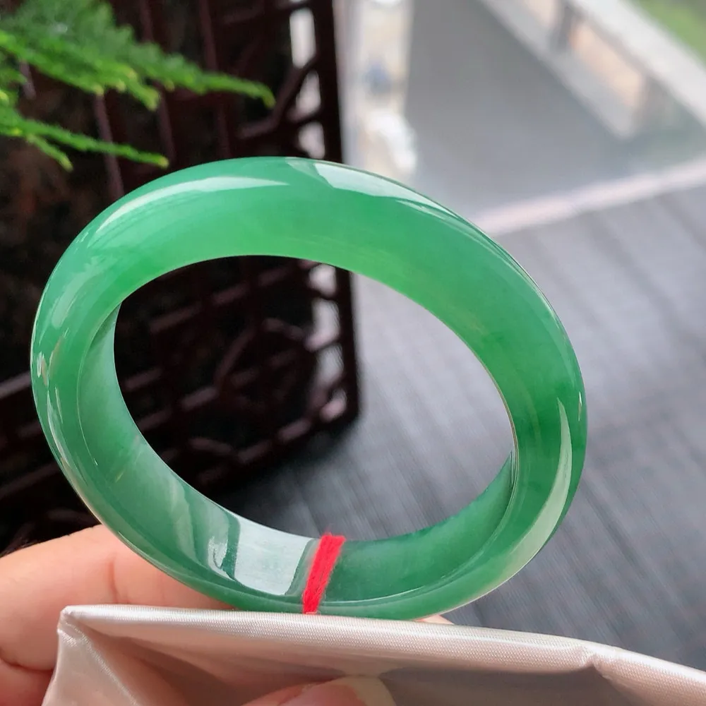 正圈满绿 无瑕 尺寸:54.4/12.6/8.1 满色