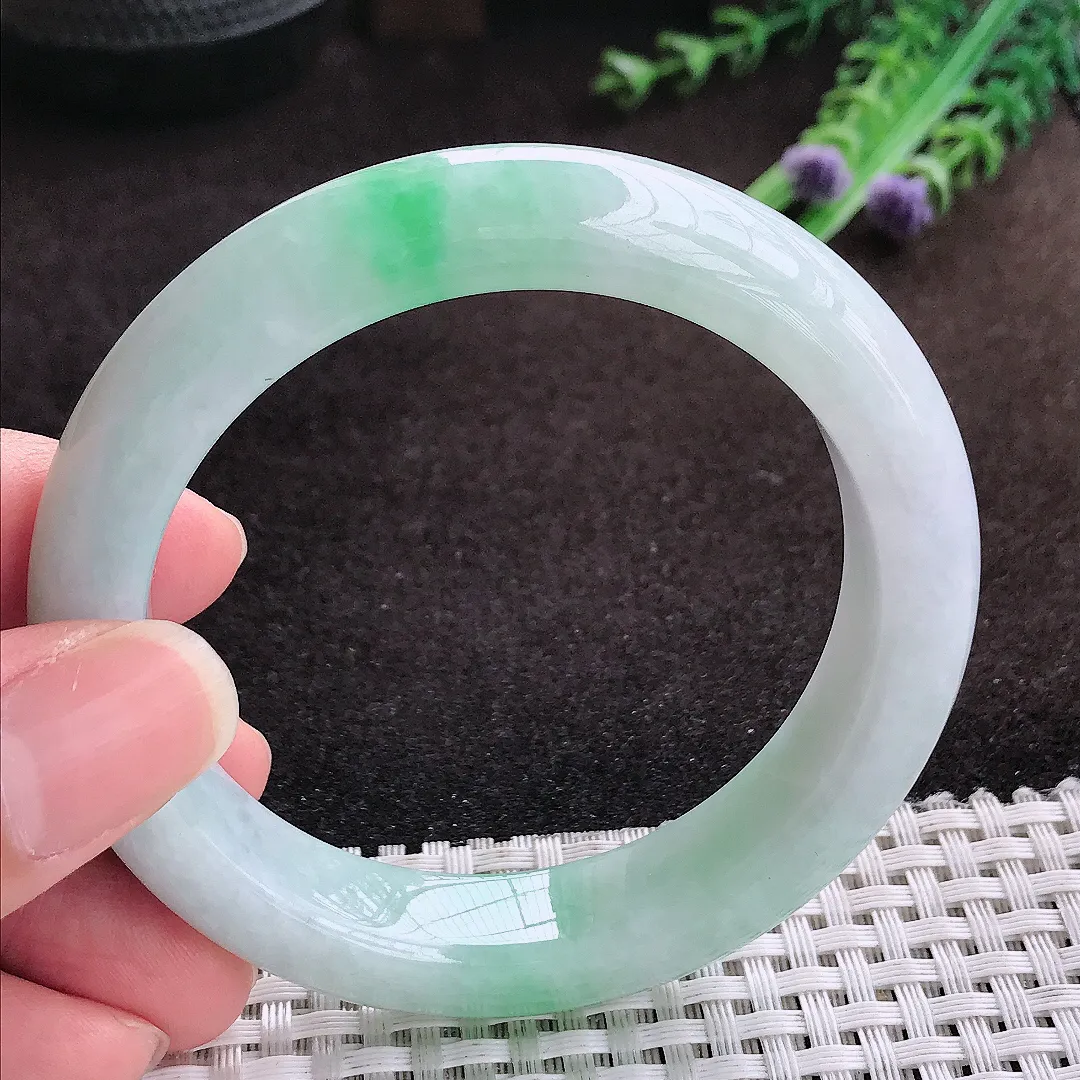 自然光55.5/12.5/9.2老坑温润飘绿手镯宽边翡翠玉镯手环