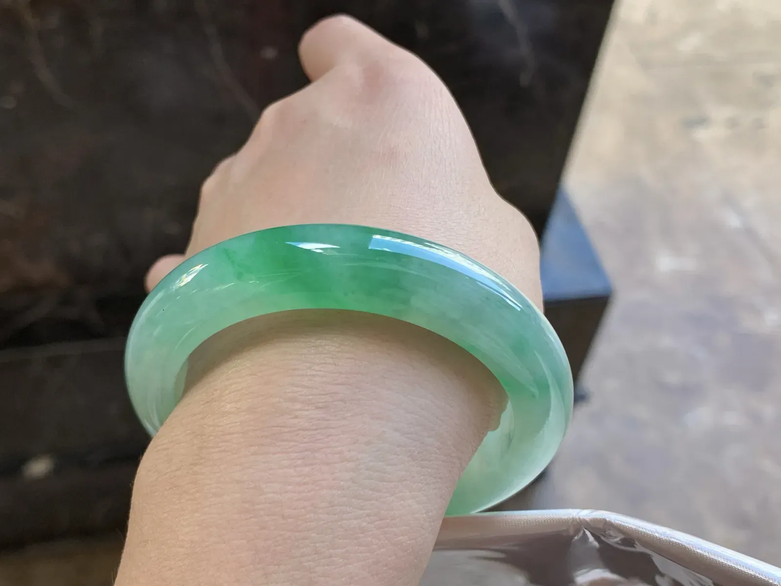 54-12.2-9.2

阳绿色手镯^_^种水足