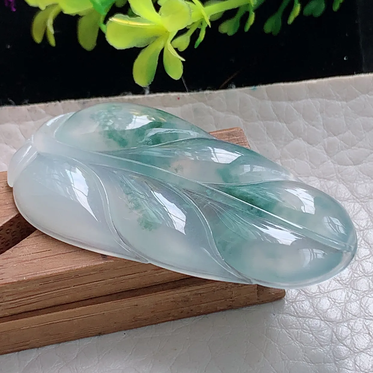 lz自然光48.8*27*4.4天然缅甸翡翠冰飘花叶子 金枝玉叶玉吊坠