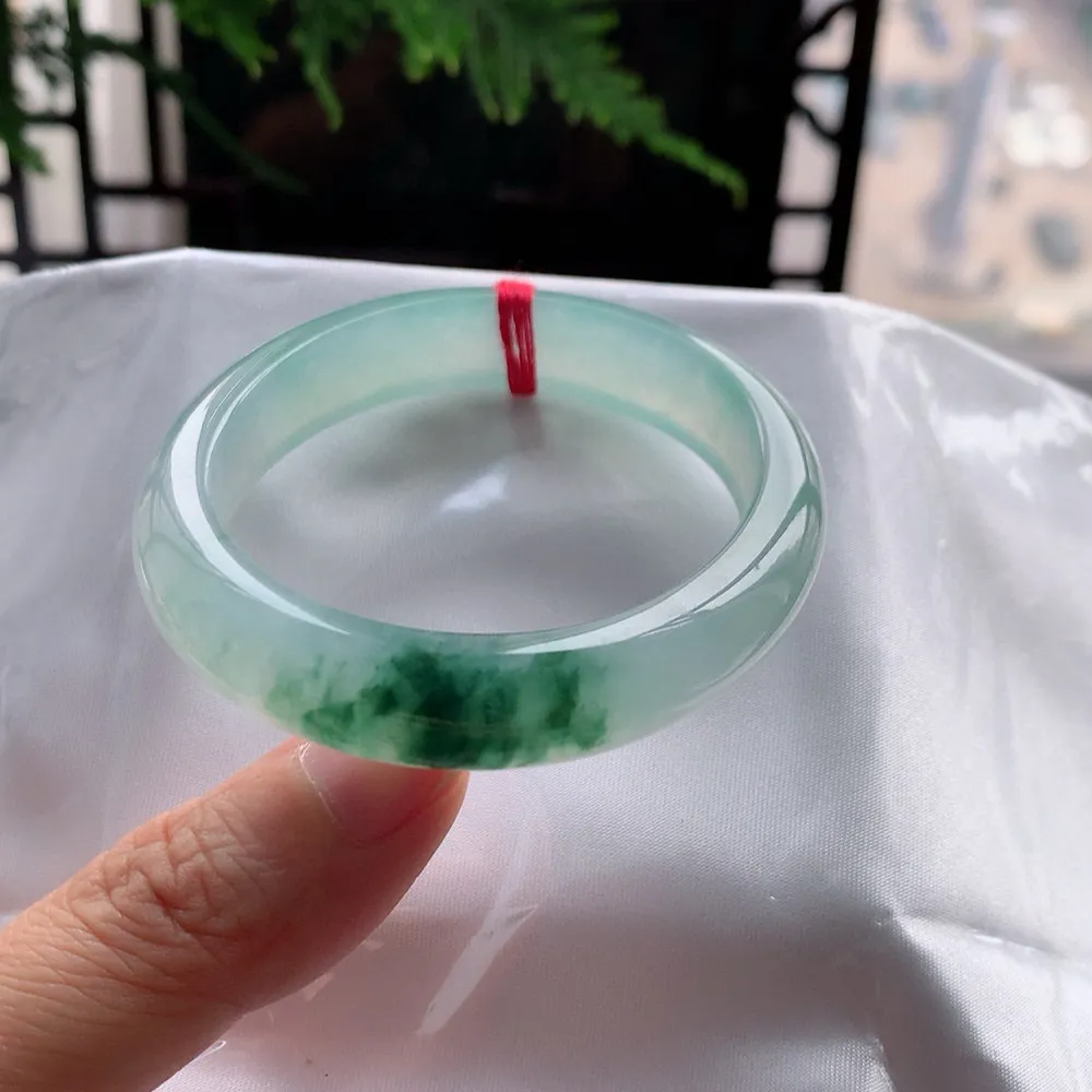 贵妃高冰飘花 无瑕 尺寸:56.1/49.1/11.9/7.4  花美 种水好