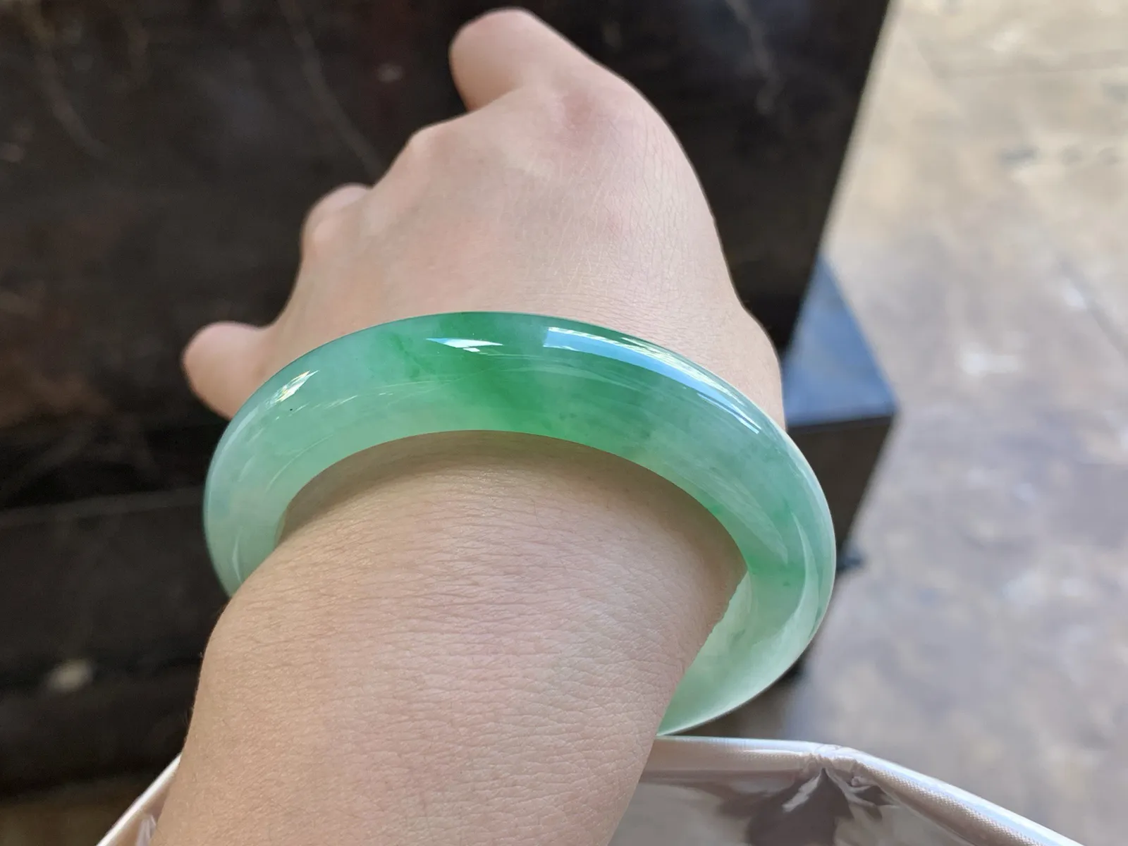 54-12.2-9.2

阳绿色手镯^_^种水足