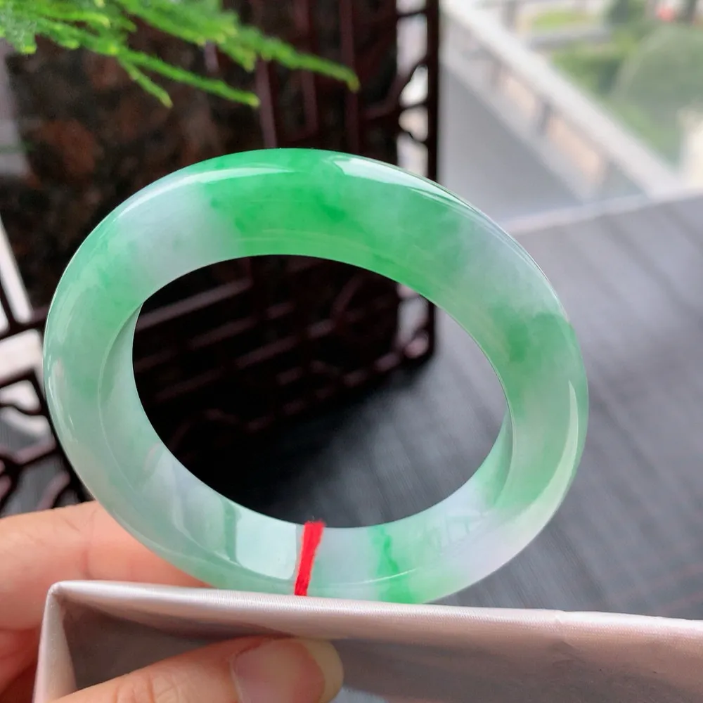 正圈冰糯阳绿 无纹裂 尺寸:53.7/12.8/9.9 色好