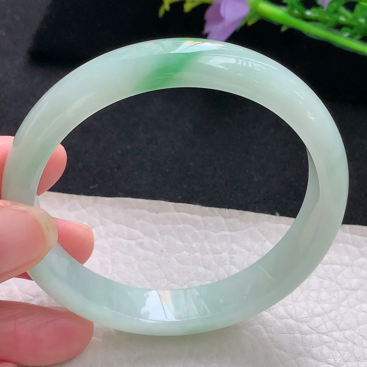 jm自然光59*12*6.8平安镯 天然缅甸翡翠飘绿秀气正圈珠宝玉手镯 美人镯