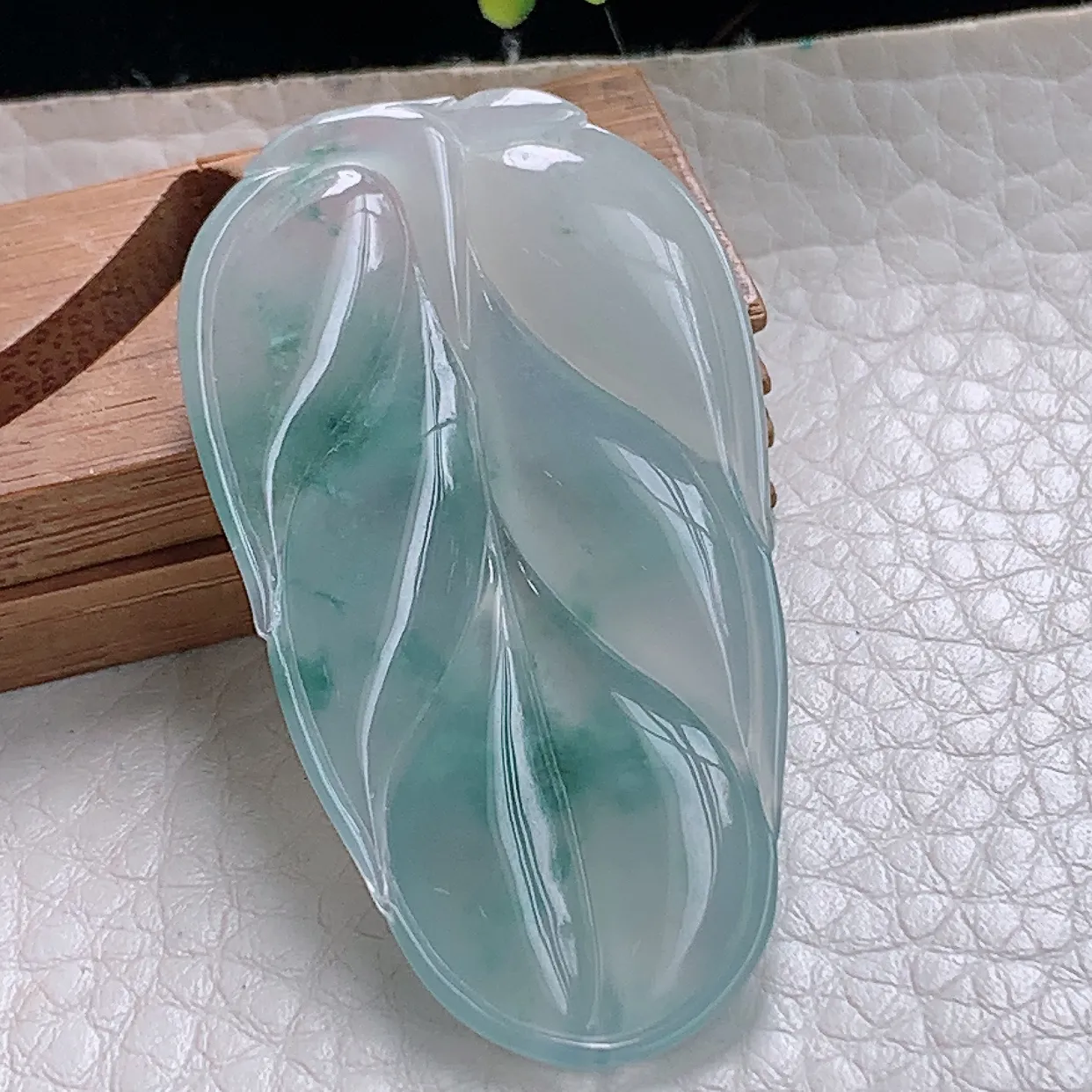 lz自然光48.8*27*4.4天然缅甸翡翠冰飘花叶子 金枝玉叶玉吊坠