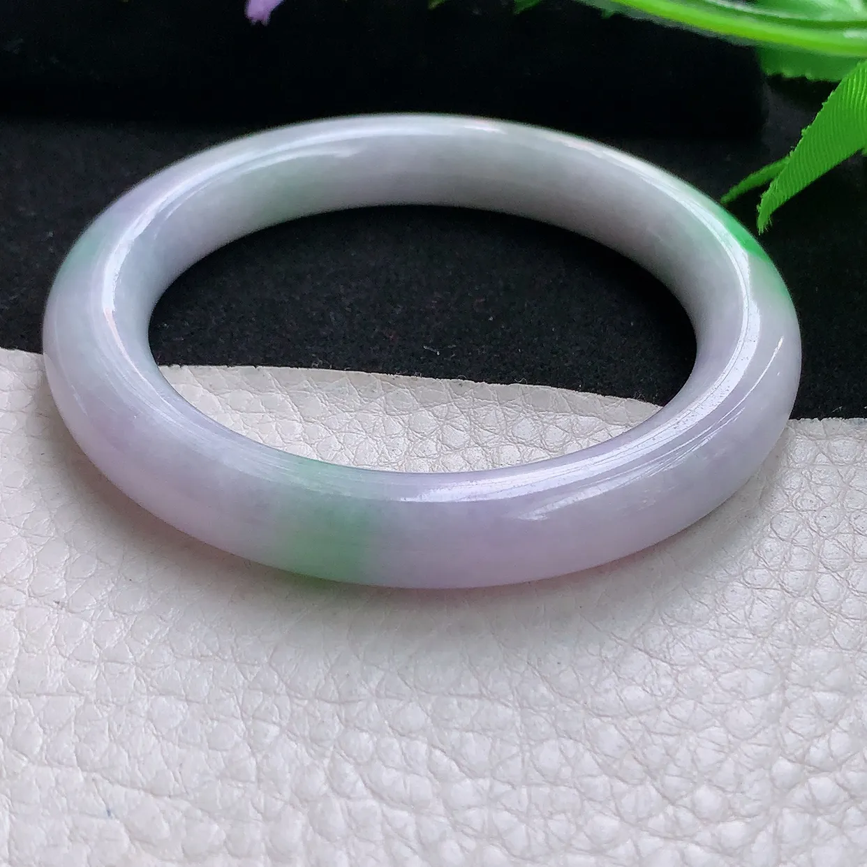 yh自然光55*9.5美人镯 天然缅甸翡翠春带彩圆条珠宝玉手镯 玉手环