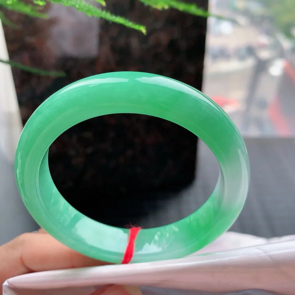 正圈一大圈阳绿 无瑕 尺寸:55.1/12.6/8.3色阳