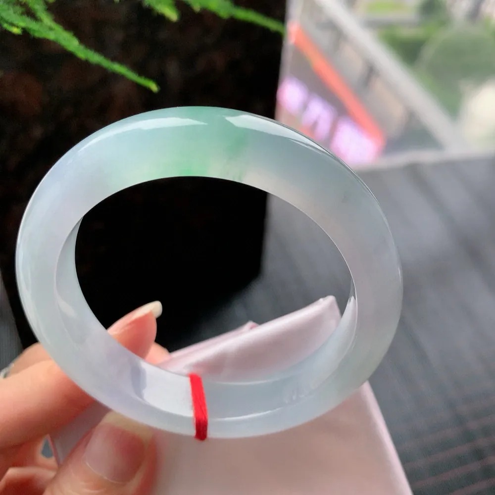 正圈冰玻阳绿 无瑕 尺寸:54.1/12/8.9 种色俱佳