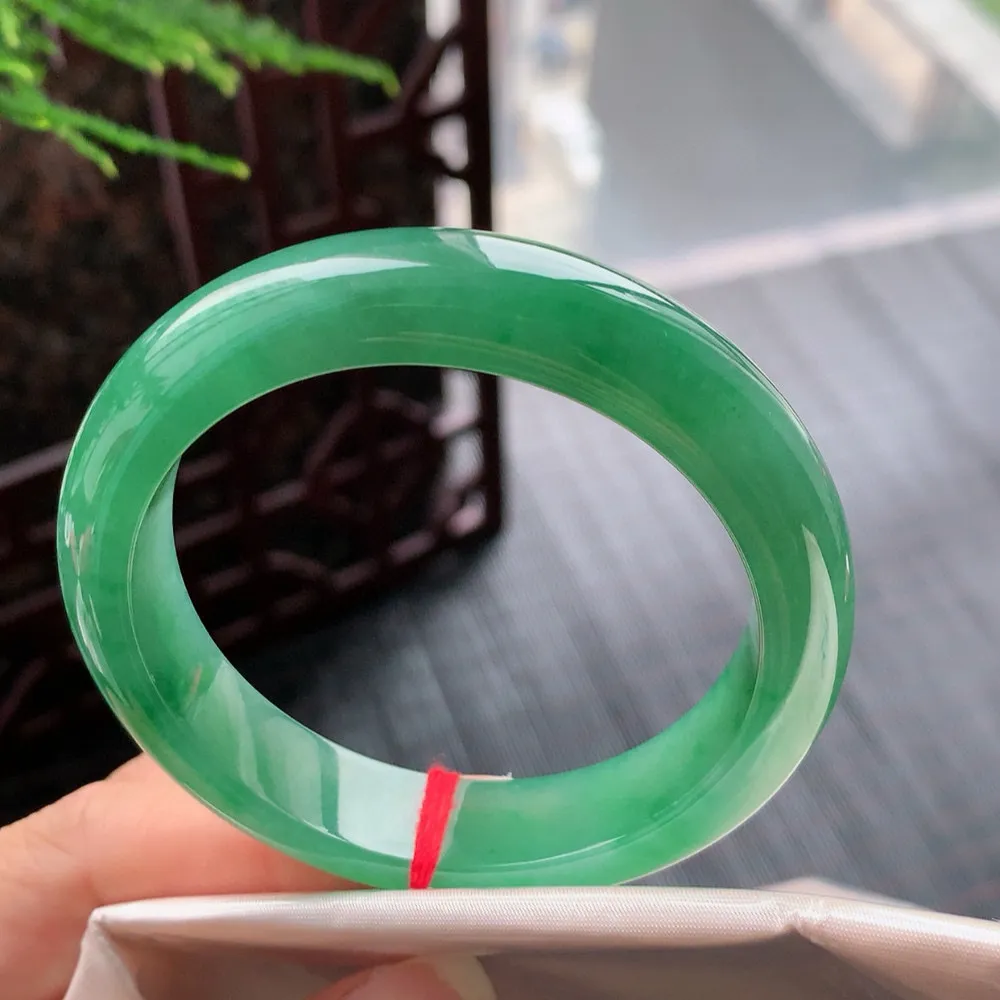 正圈满绿 无瑕 尺寸:54.4/12.6/8.1 满色