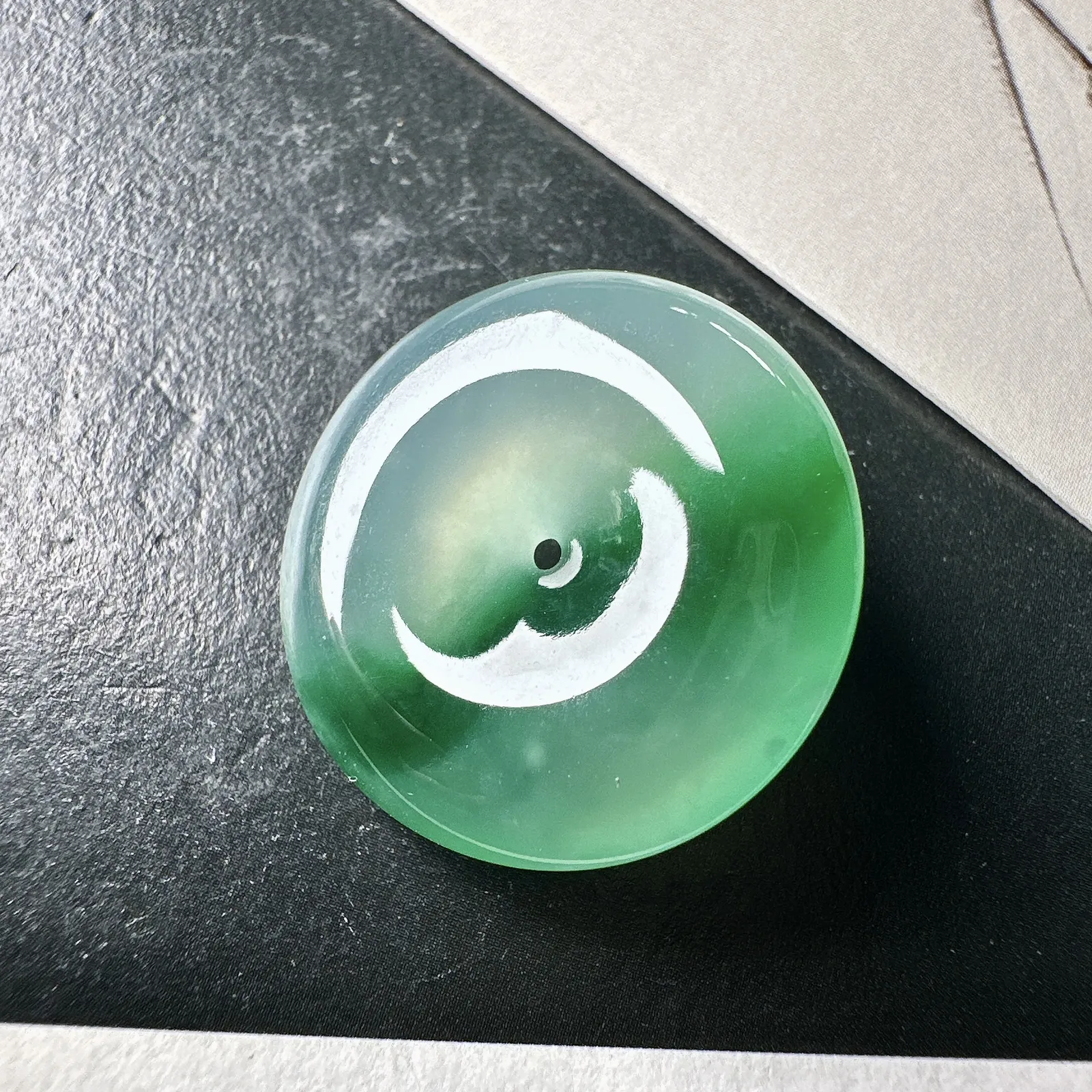 【冰种飘绿平安扣】质地细腻，品质很好，冰感十足，胶感明显，收藏品质