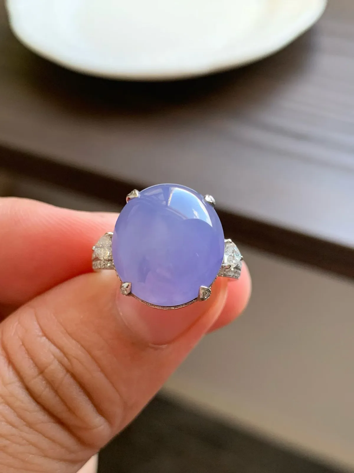 美艳紫罗兰戒指
裸石14.5*13.5*7.5 戒圈13.5
18k金钻石镶嵌