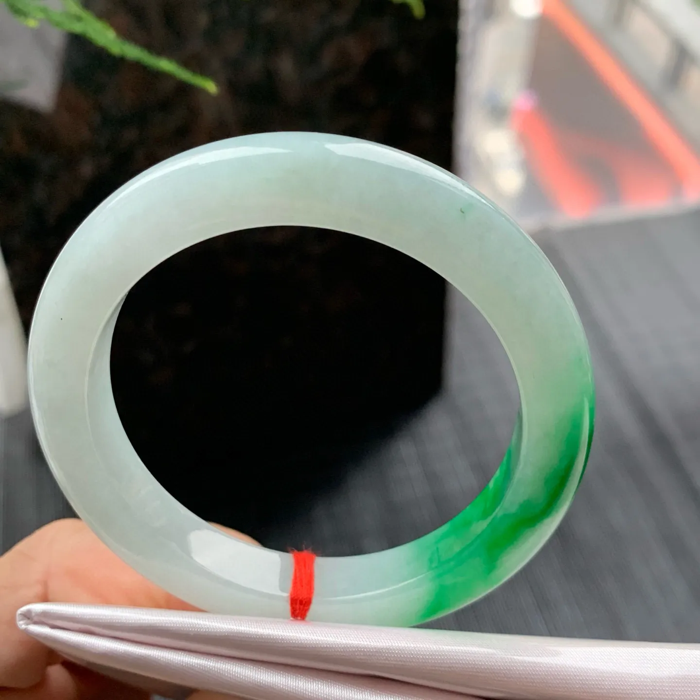 正圈冰辣阳绿 皮纹 尺寸:52.9/10/8.6 色辣