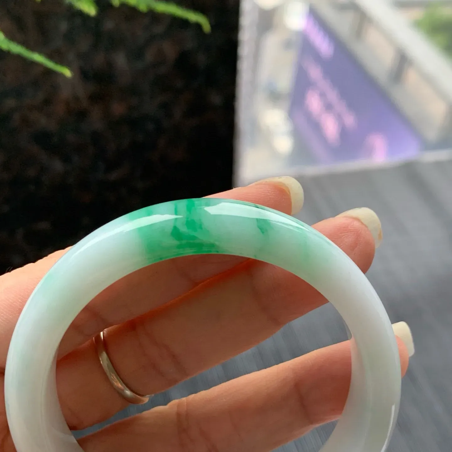 正圈冰糯阳绿 皮纹 尺寸:55.4/12.5/8.1 色好