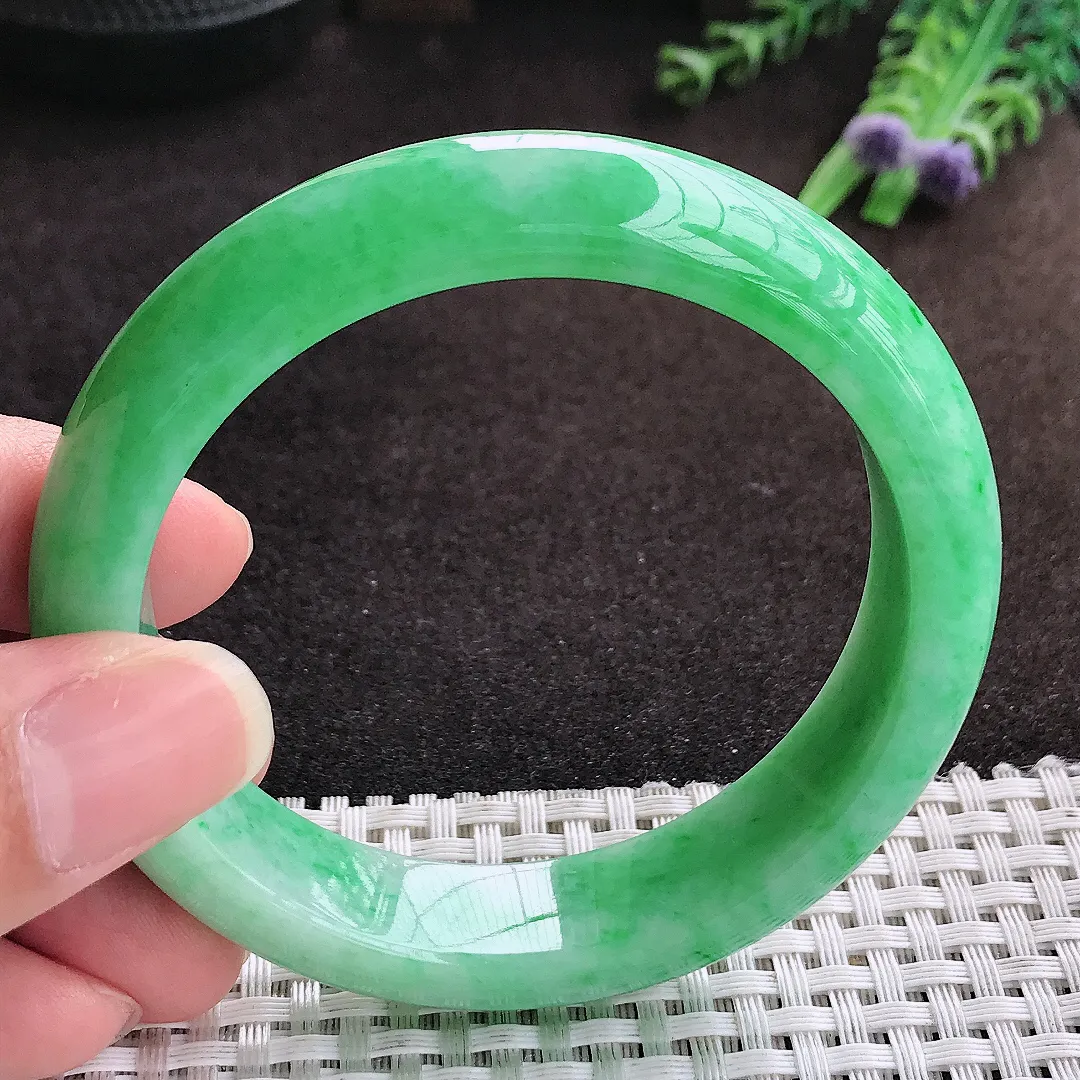 自然光57.5/13.7/8.6老坑精美温润满绿阳绿手镯宽边翡翠玉镯手环