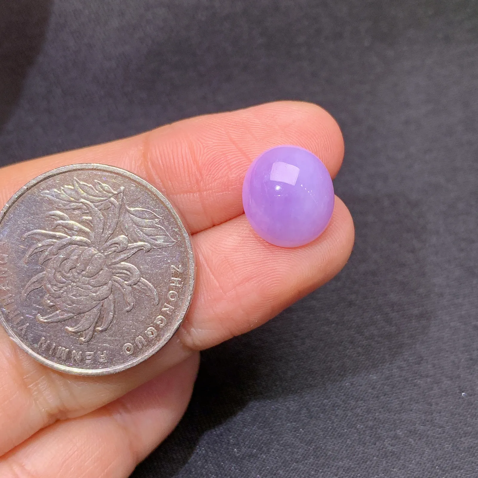 紫罗兰蛋面，镶嵌佳品，温润细腻，颜色鲜艳 尺寸11.5*10.4*5.1