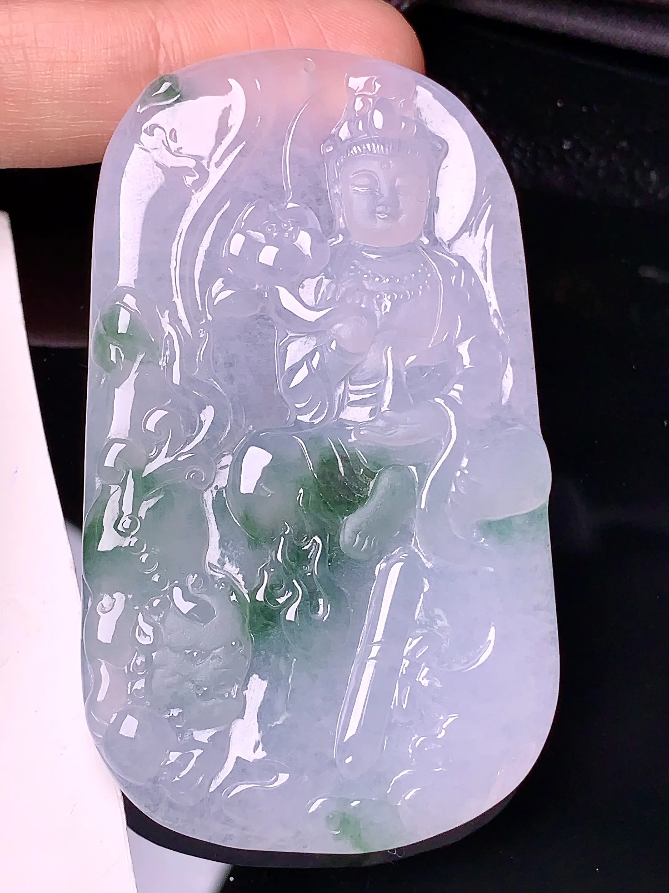 冰种飘绿文殊观音菩萨吊坠 玉质细腻 水润亮眼 色泽艳丽 整体尺寸65.2*38*5.2
