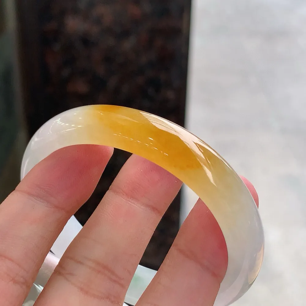 贵妃高冰黄翡飘花 无瑕 尺寸:55.1/46.4/11.5/7.2 种色俱佳