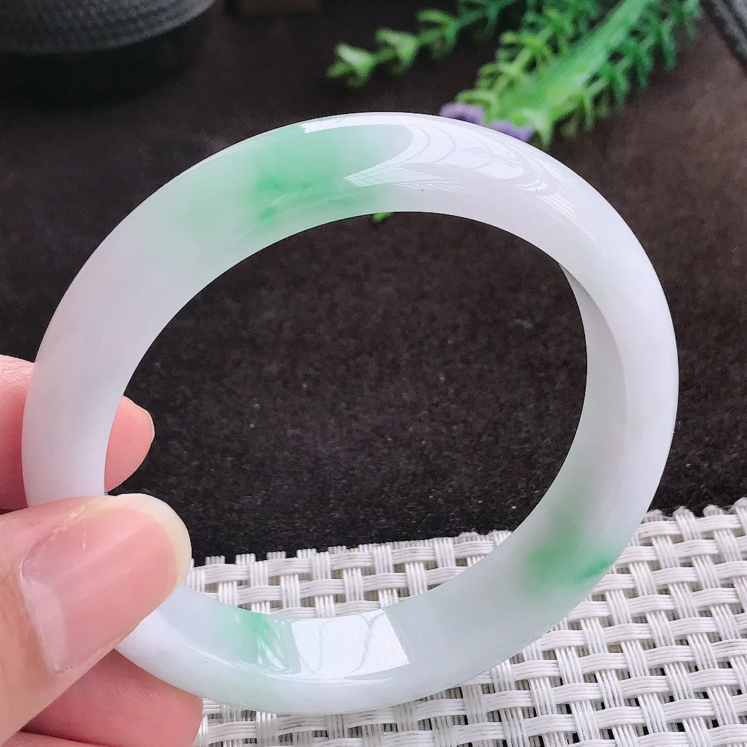 自然光56.5/12.6/8.1老坑冰润起胶白底青飘绿手镯宽边翡翠玉镯手环