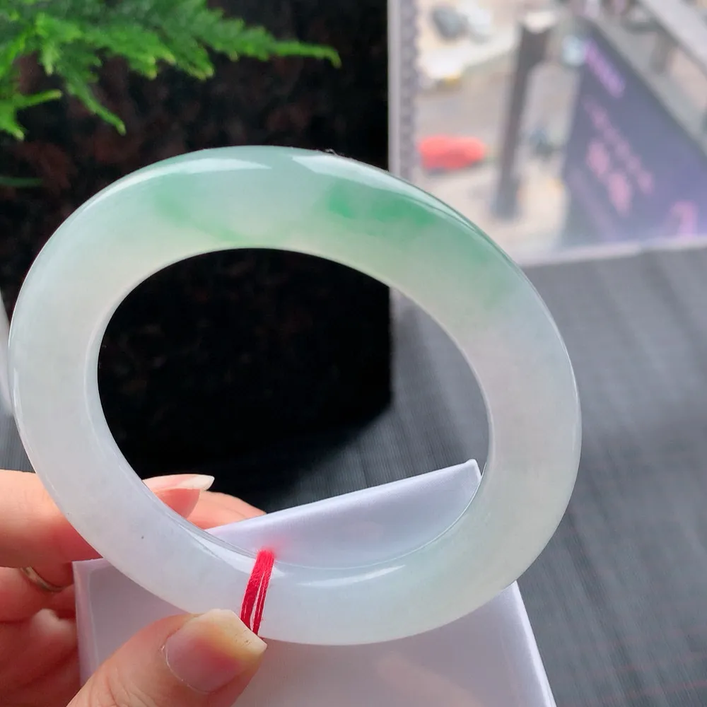 圆条高冰阳绿 无瑕 尺寸:58.7/12.7 种色俱佳