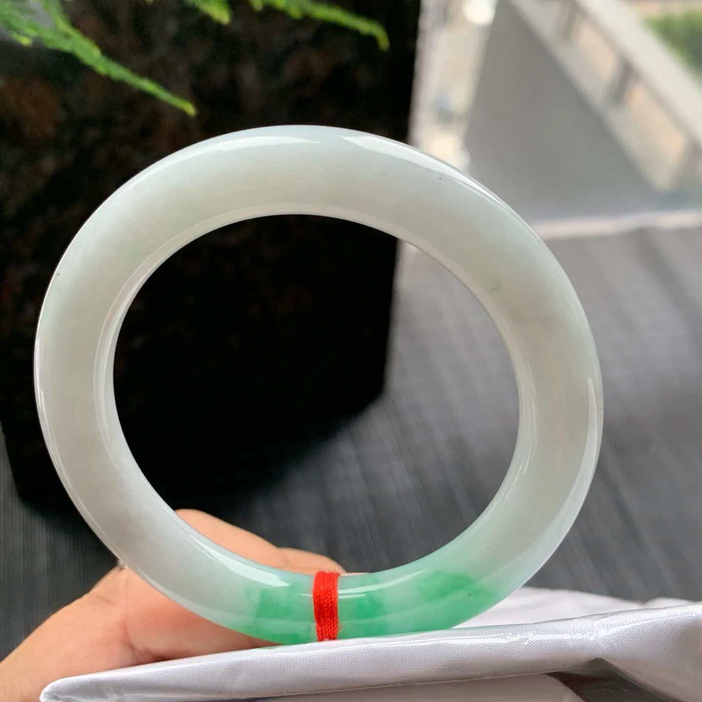 圆条冰糯阳绿 无瑕 尺寸:54.2/9.5/9.9 色好