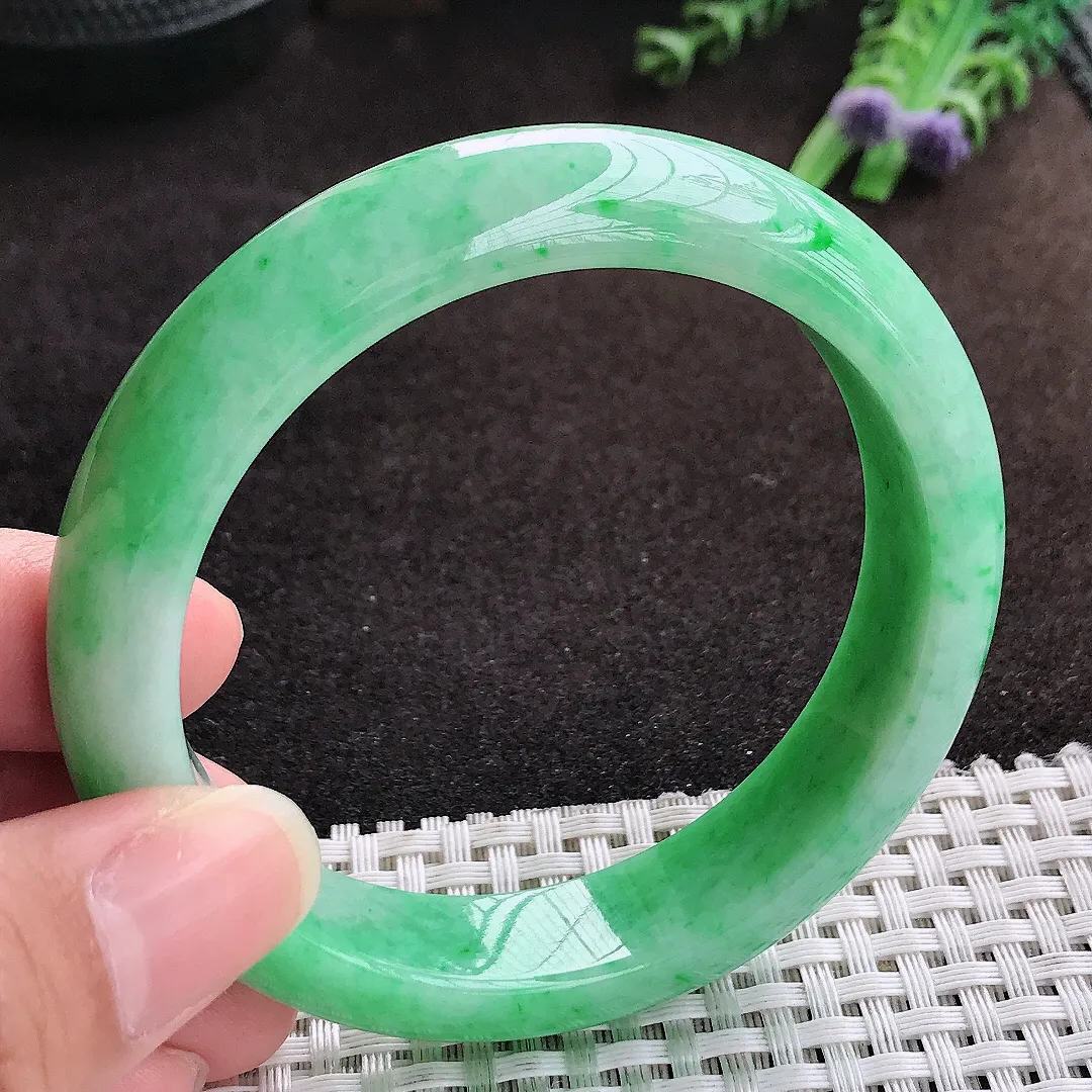 自然光57.5/13.7/8.6老坑精美温润满绿阳绿手镯宽边翡翠玉镯手环