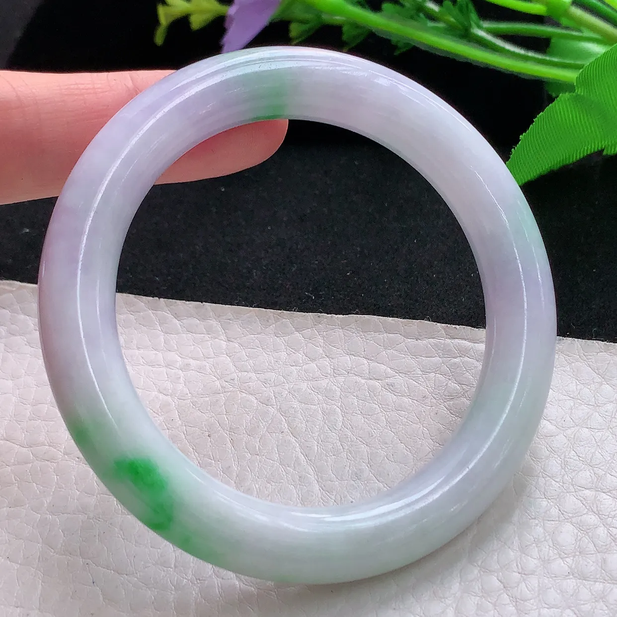 yh自然光55*9.5美人镯 天然缅甸翡翠春带彩圆条珠宝玉手镯 玉手环