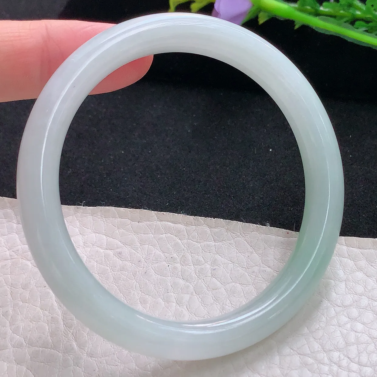 jm自然光57*9*7.8美人镯 天然缅甸翡翠清新秀气圆条珠宝玉手镯 美人镯