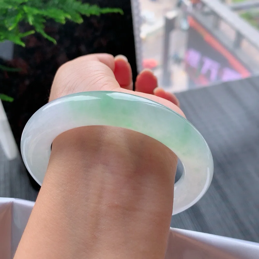 圆条高冰阳绿 无瑕 尺寸:58.7/12.7 种色俱佳