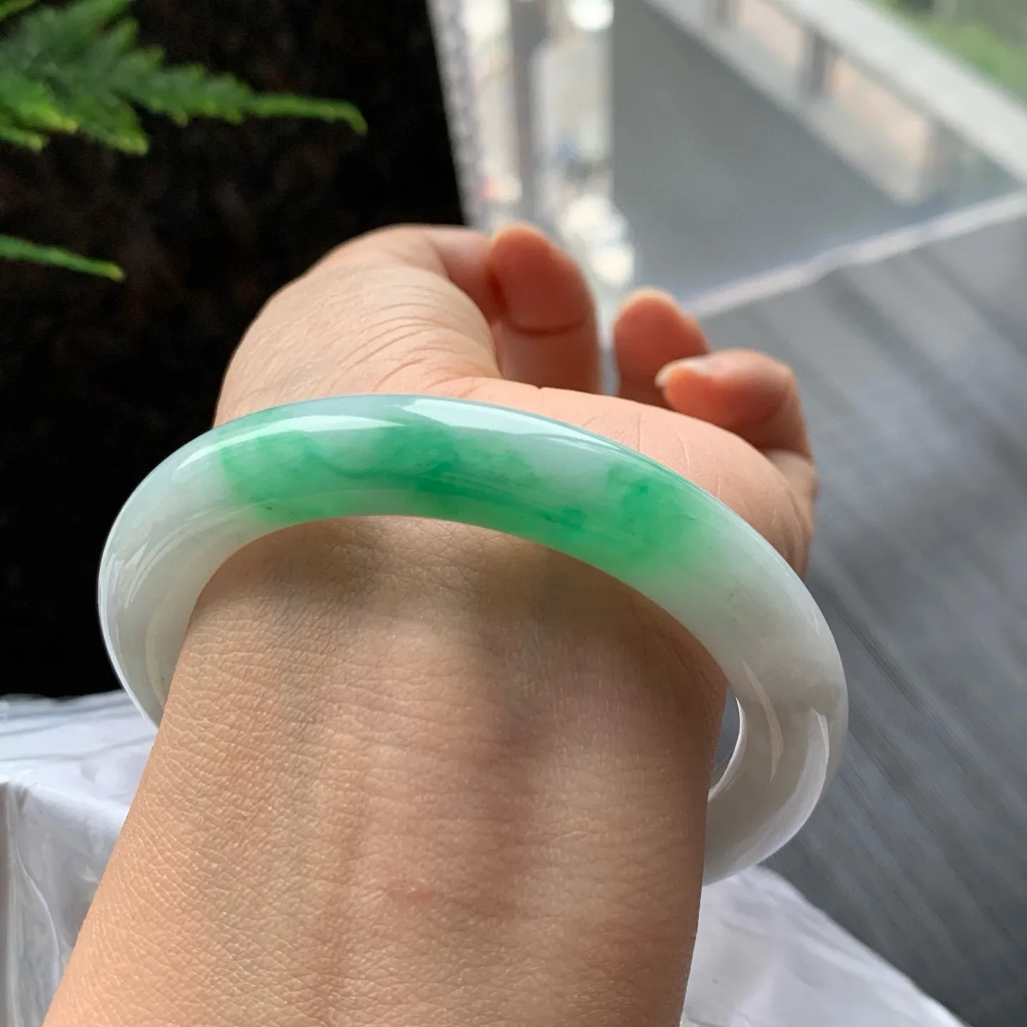 圆条冰糯阳绿 无瑕 尺寸:54.2/9.5/9.9 色好