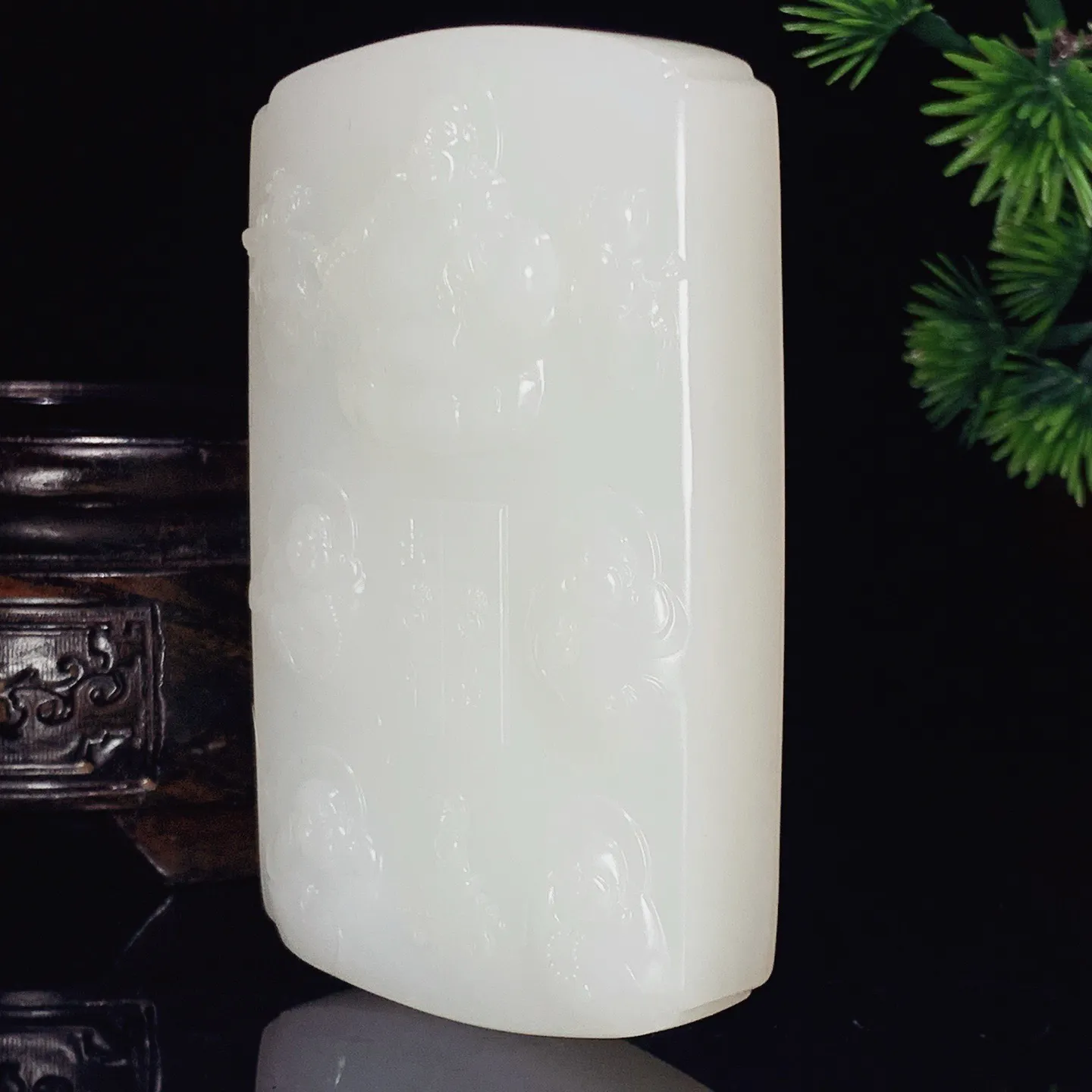 新疆和田玉羊脂白玉五方佛手把牌。尺寸90/55/17重213克 白度一级。无裂无杂 玉质细腻油润 底