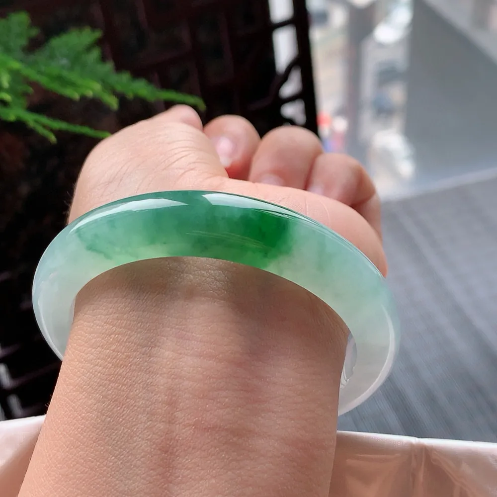 正圈高冰绿 无瑕 尺寸:56.6/11.6/8.5 种色兼备️️