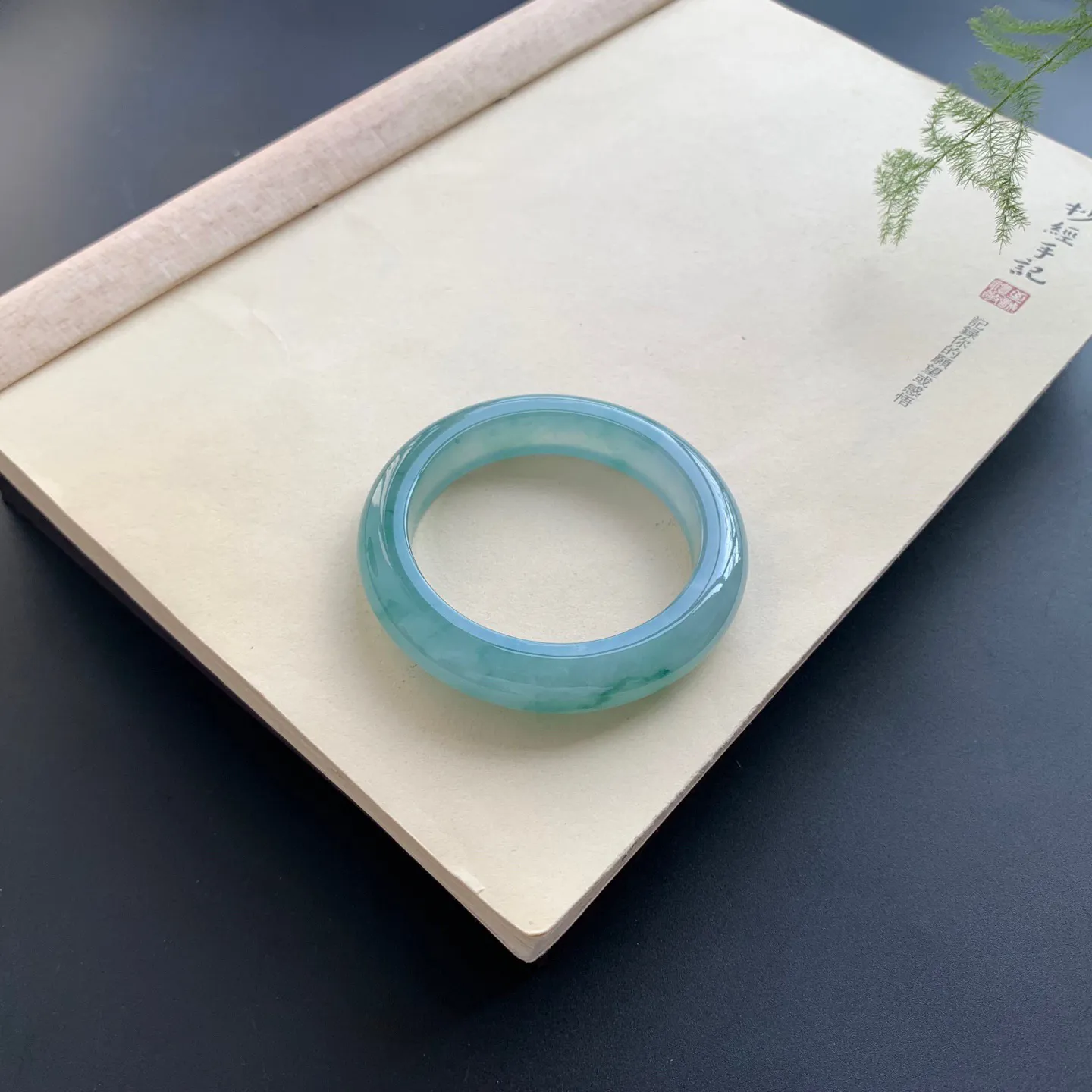 53.5圈口冰种飘花正圈手镯 尺寸：53.5-11.8-9.6，无纹裂，冰透水润，胶感十足