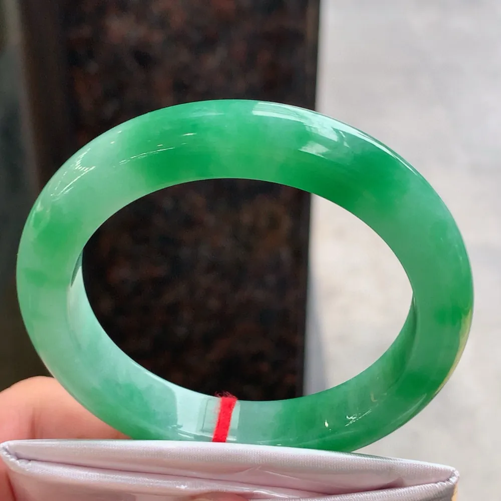 正圈满圈翠绿 无瑕 尺寸:57.4/11.4/9.4色好