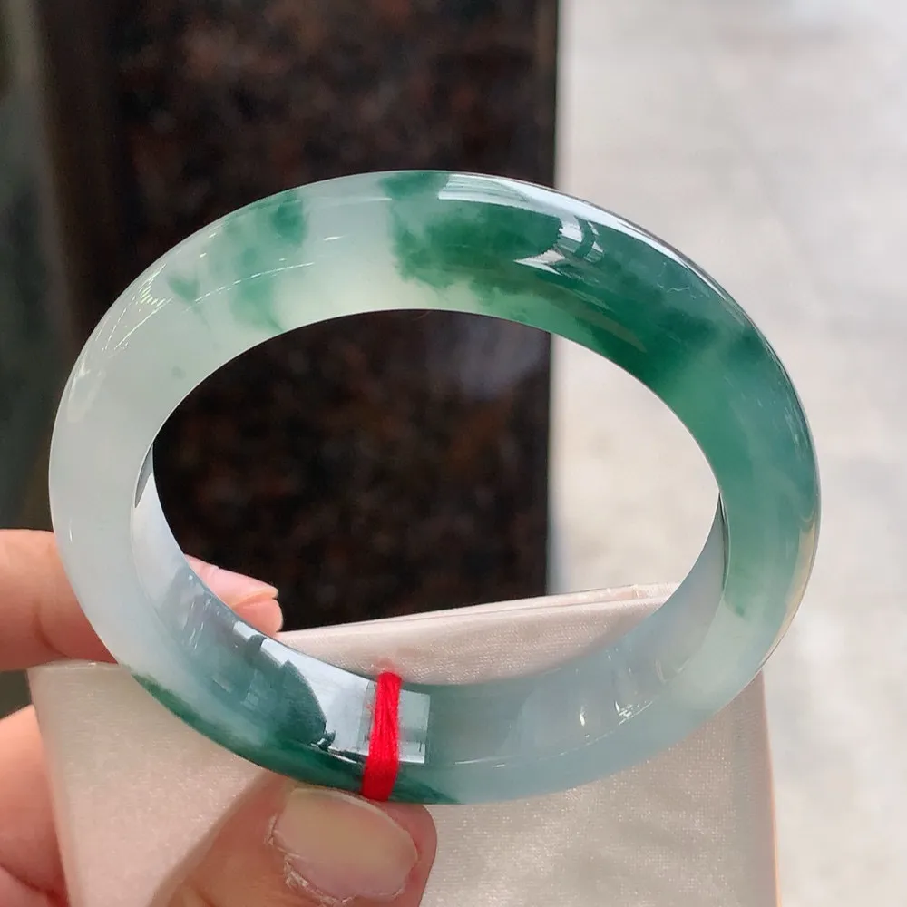 正圈高冰飘花 无瑕 尺寸:55.1/12.7/8.7 花美 种水好