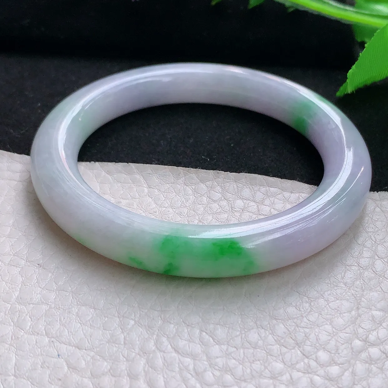 yh自然光55*9.5美人镯 天然缅甸翡翠春带彩圆条珠宝玉手镯 玉手环