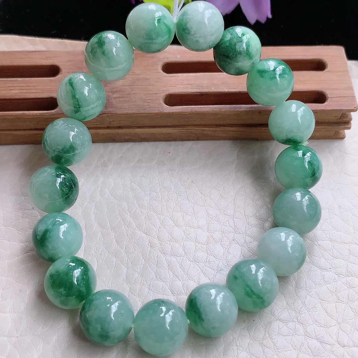 ss自然光11.5mm天然缅甸翡翠清新飘绿花11.5mm圆珠玉手链 玉手串