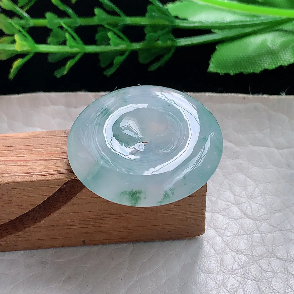 gp自然光27.6*6天然缅甸翡翠冰胶饱满飘花平安扣 玉扣玉吊坠