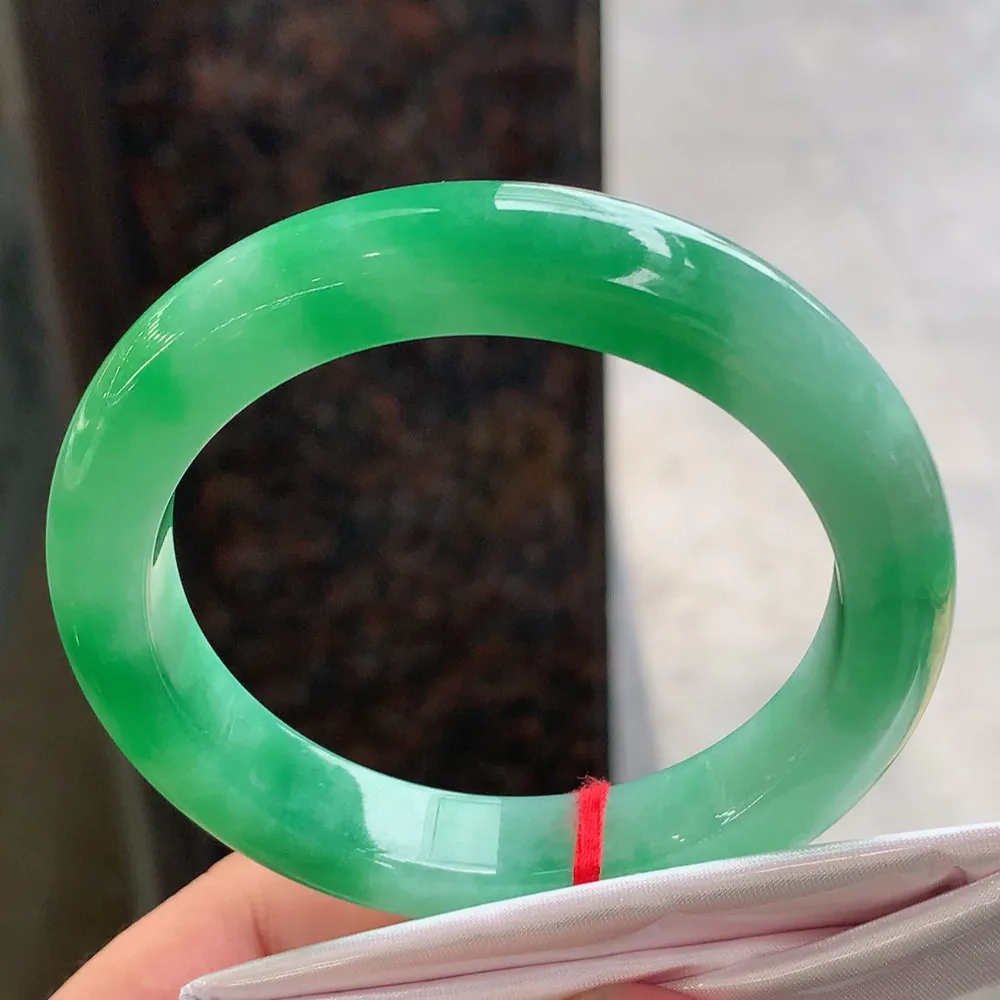 正圈满圈翠绿 无瑕 尺寸:57.4/11.4/9.4色好