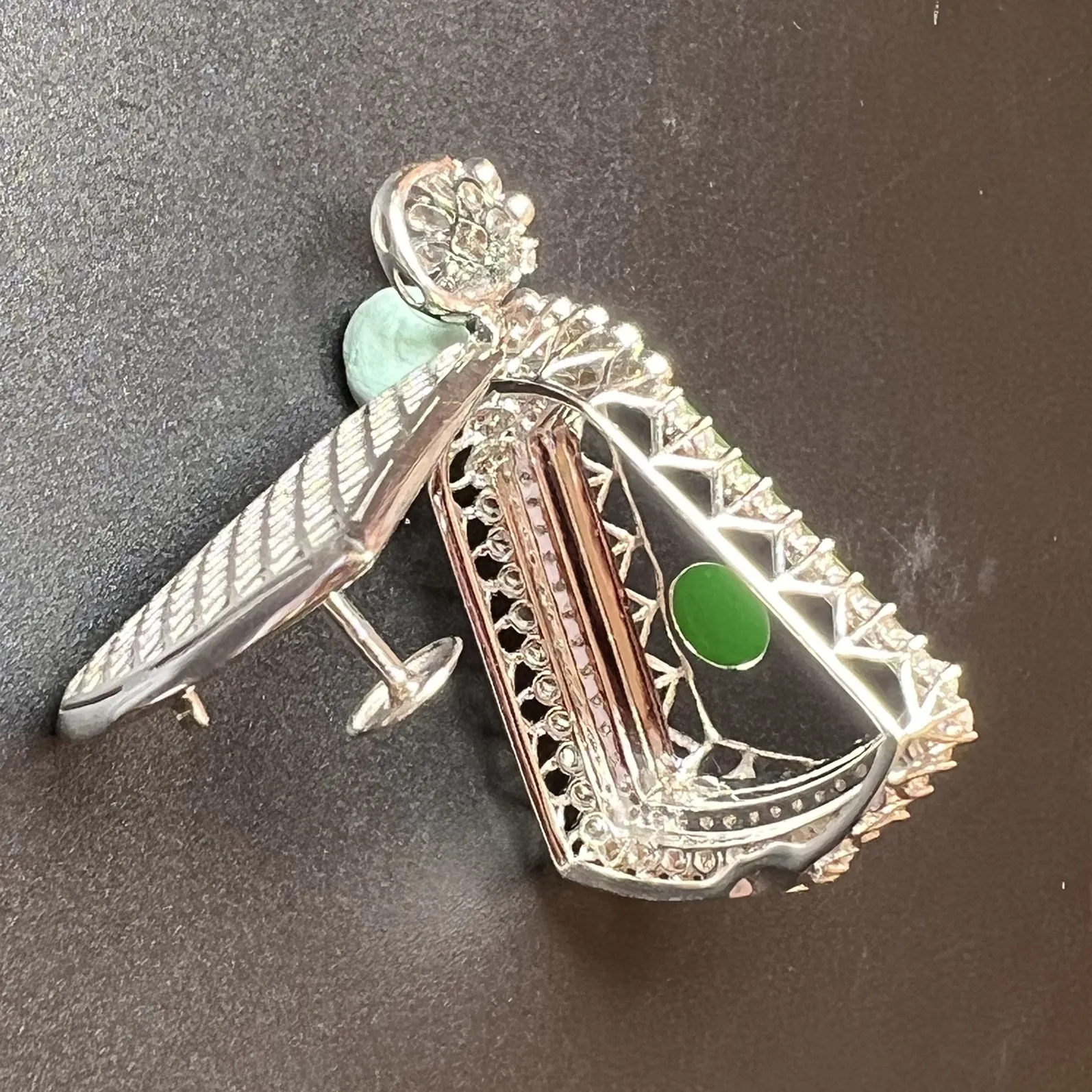 满绿方牌色阳、厚装，整体尺寸40.5*25.9*12.5 裸石尺寸22.5*20*2.5