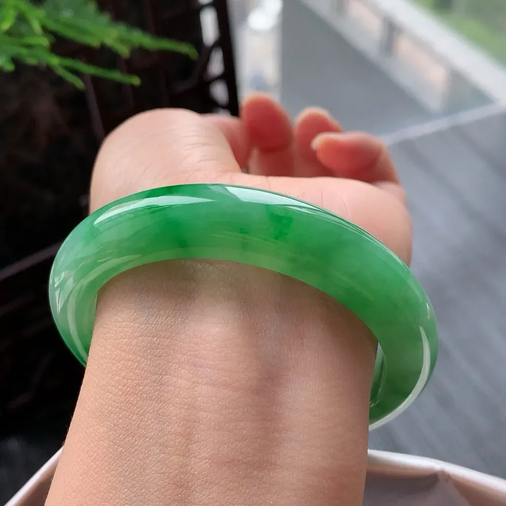 正圈冰糯翠绿 无瑕 尺寸:56.1/12.3/9 色好️️