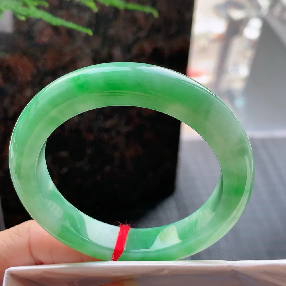 正圈冰糯阳绿 无瑕 尺寸:55.2/11.6/9 种色兼备