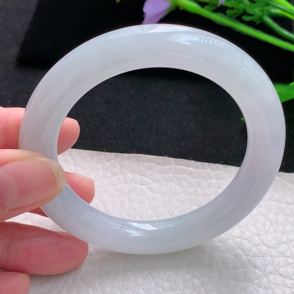 xh自然光54*10.2*10.5美人镯 天然缅甸翡翠冰润白月光圆条珠宝玉手镯