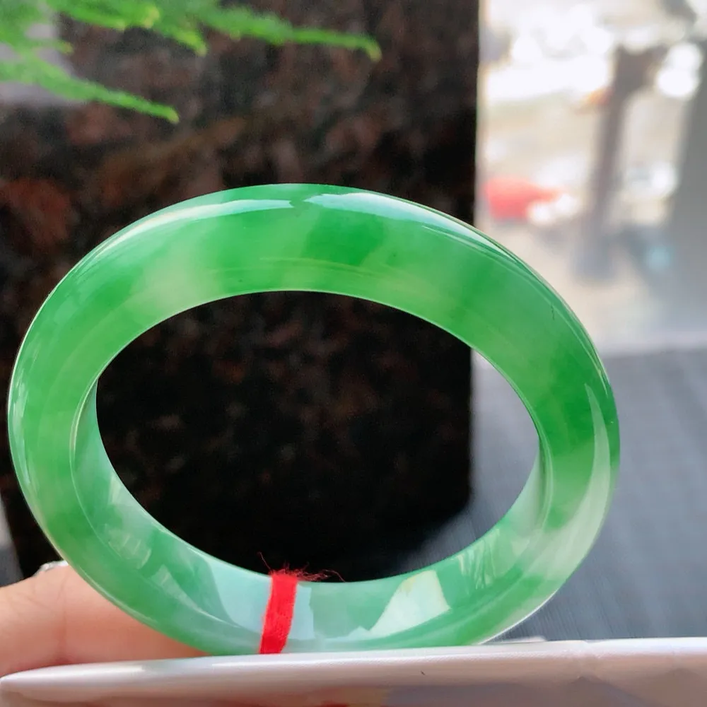 正圈高冰阳绿 无瑕 尺寸:54.8/12.2/8.9 种色俱佳🥰🥰