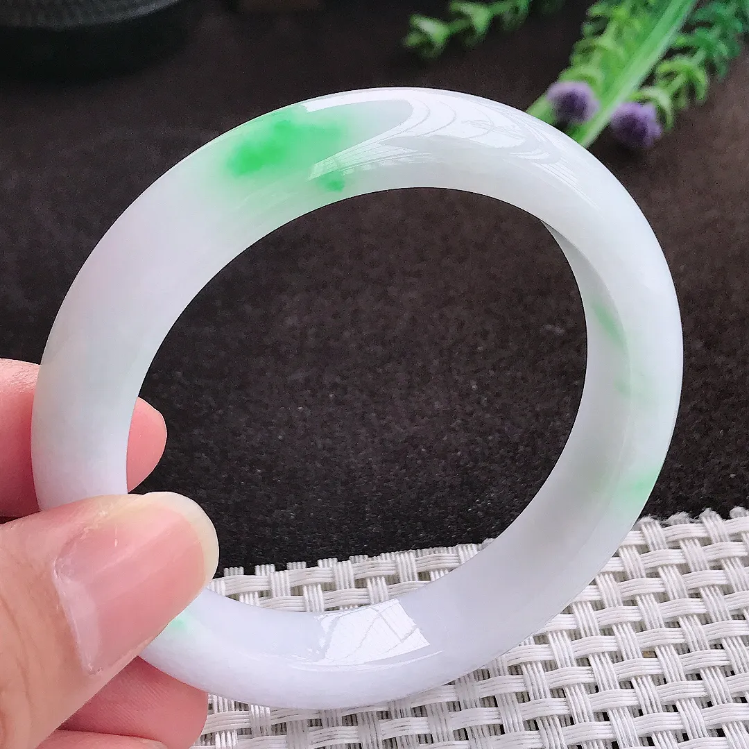 自然光55.8/12.5/8.7老坑精美温润飘阳绿手镯宽边翡翠玉镯手环