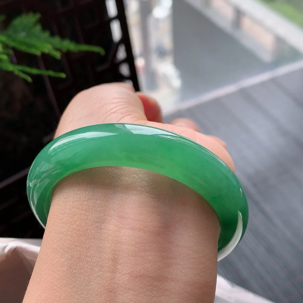 正圈满绿 无瑕 尺寸:54.4/12.6/8.1 满色