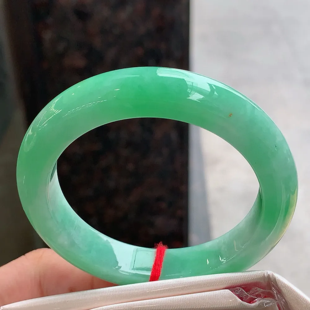 正圈满色翠绿 无瑕 尺寸:55.4/11.8/9.5 色好