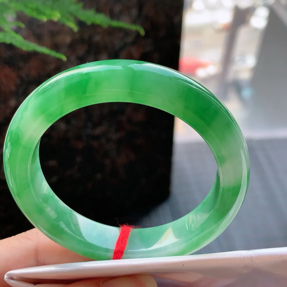 正圈高冰阳绿 无瑕 尺寸:54.8/12.2/8.9 种色俱佳🥰🥰