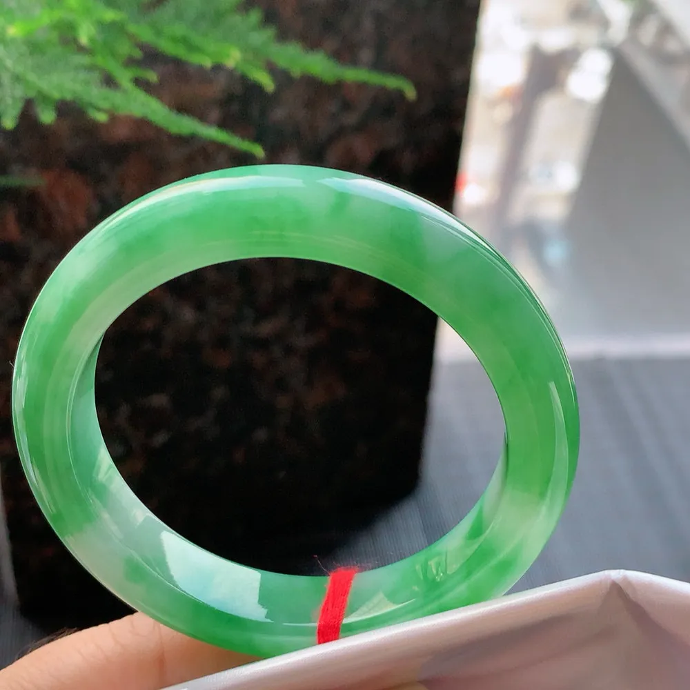 正圈高冰阳绿 无瑕 尺寸:54.8/12.2/8.9 种色俱佳🥰🥰